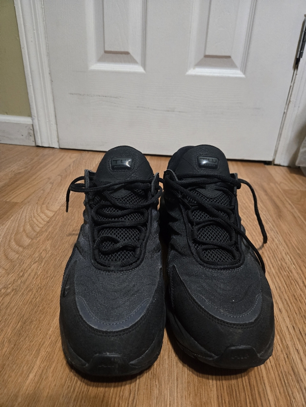 Nike Black Airmax Size 11 - Picture 3 of 5